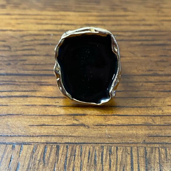 Chunky gold and Black Ring - Picture 2 of 8